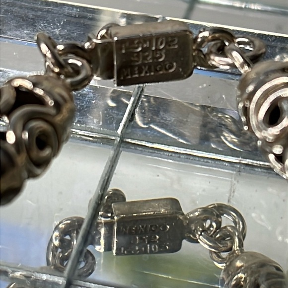 925 Sterling Silver 8” Beautiful Carved Silver Bracelet Made in Mexico - Picture 4 of 6
